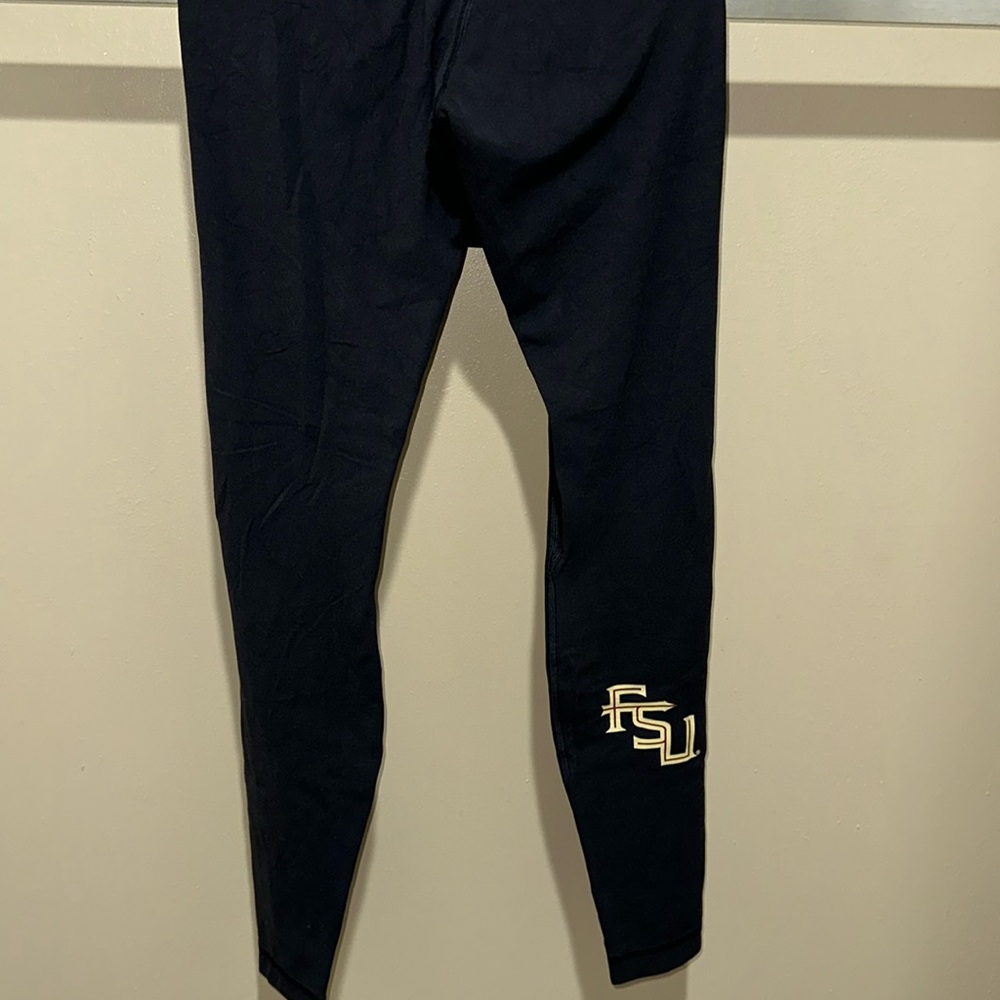 Lululemon size 4